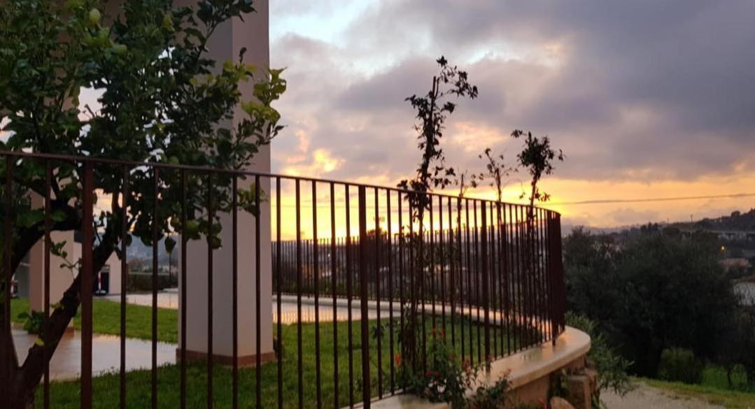 Uliwood Hotel Caltanissetta Bagian luar foto