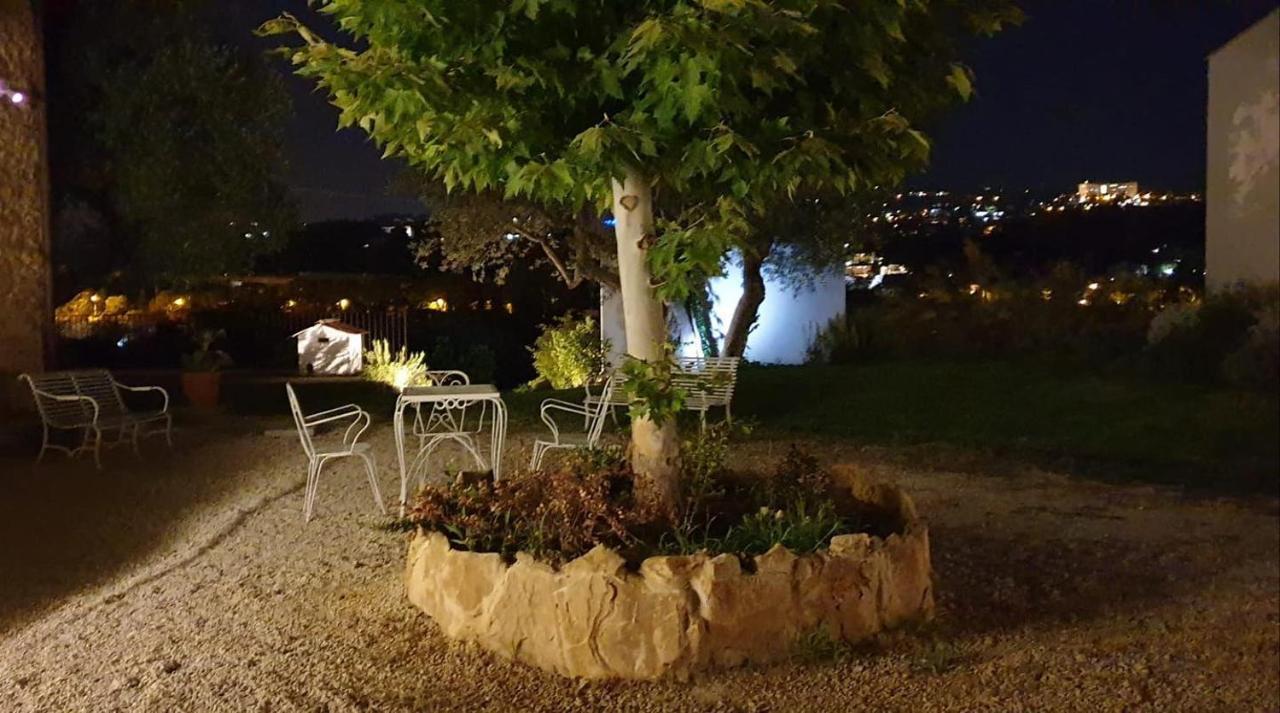 Uliwood Hotel Caltanissetta Bagian luar foto