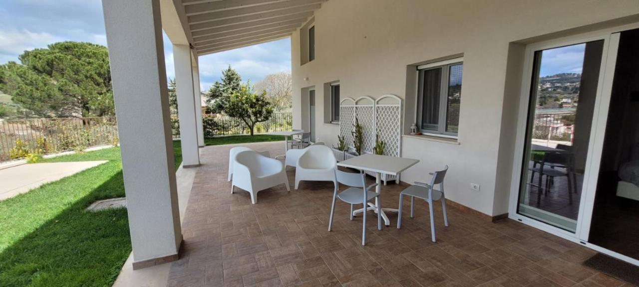 Uliwood Hotel Caltanissetta Bagian luar foto