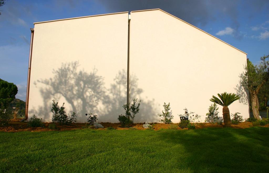 Uliwood Hotel Caltanissetta Bagian luar foto