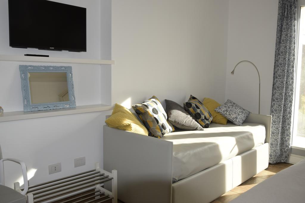 Uliwood Hotel Caltanissetta Bagian luar foto