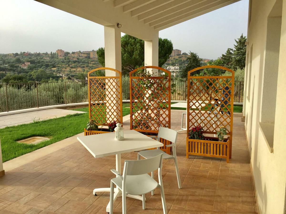 Uliwood Hotel Caltanissetta Bagian luar foto